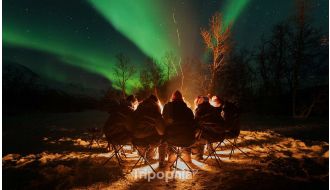 NORTHERN LIGHTS TRIP FEATURING CAMPFIRE AND SNACKS IN TROMSØ