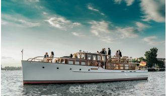 BERLIN SIGHTSEEING ON PREMIUM ELECTRIC YACHT