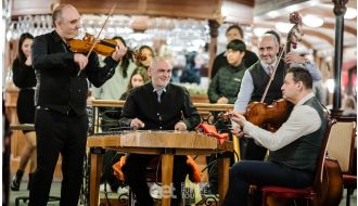 BUDAPEST EVENING RIVER CRUISE WITH DRINKS AND LIVE MUSIC 