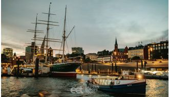 HARBOR EVENING LIGHTS CRUISE IN HAMBURG