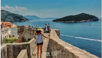 DUBROVNIK CITY WALLS TOUR FOR EARLY MORNIG AND SUNSET CHASERS