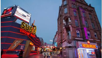 HAMBURG ST. PAULI NIGHTLIFE TOUR WITH DRAG QUEEN IN GERMAN 