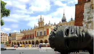 DAY TRIP TO KRAKOW AND AUSCHWITZ TOUR BY TRAIN WITH PICKUP FROM WARSAW